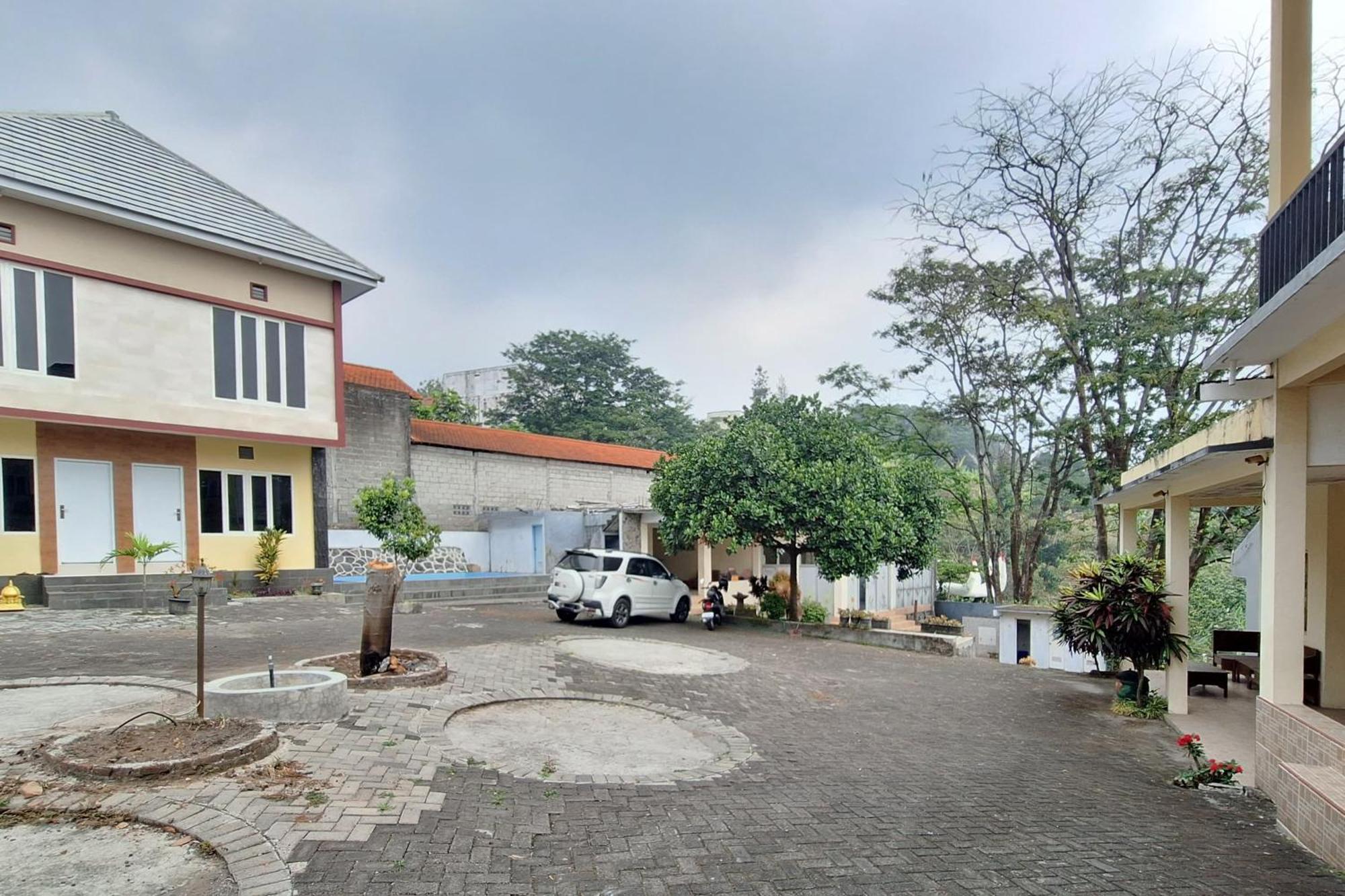 Villa Bukit Bunga Syariah Redpartner Pacet Mojokerto Extérieur photo