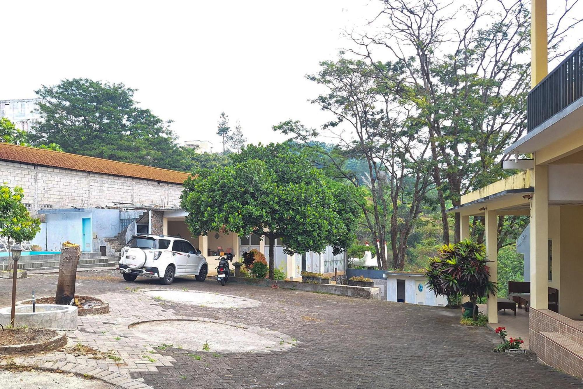 Villa Bukit Bunga Syariah Redpartner Pacet Mojokerto Extérieur photo